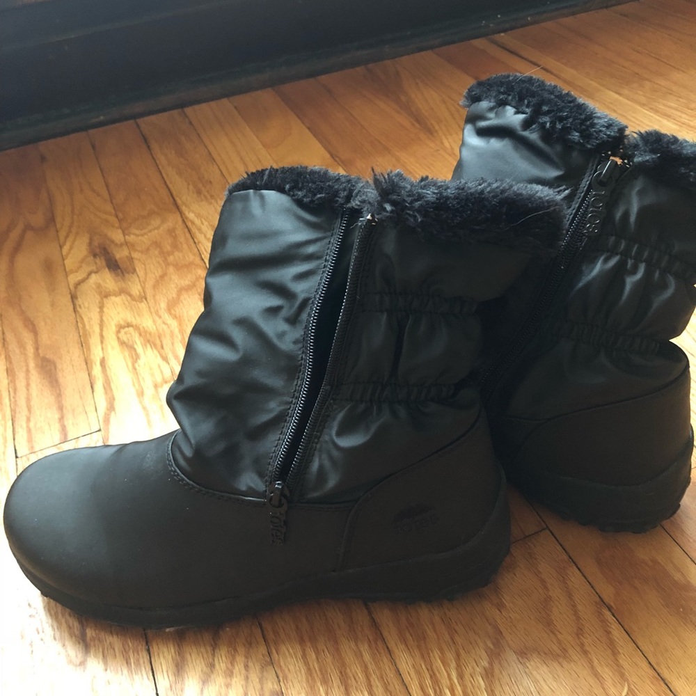 NWOT Lined black Rikki Snow Boot